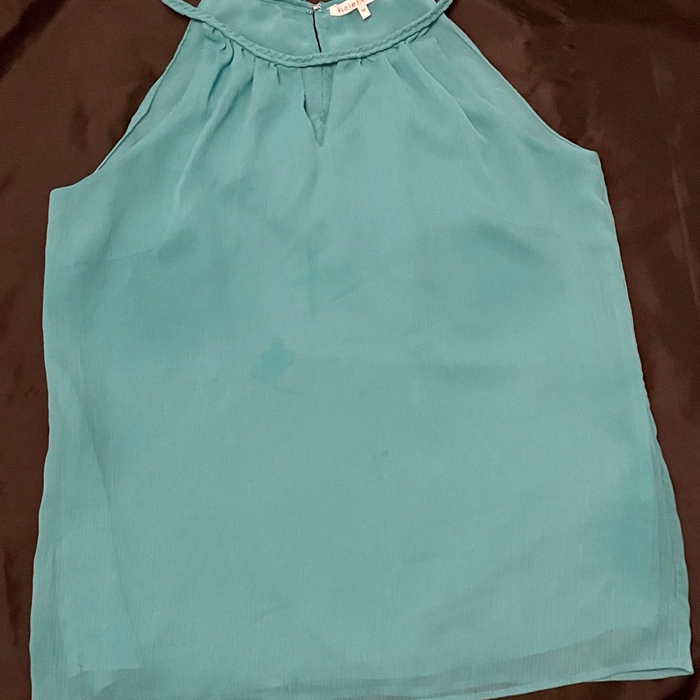 Beautiful top - Picture 3 of 4